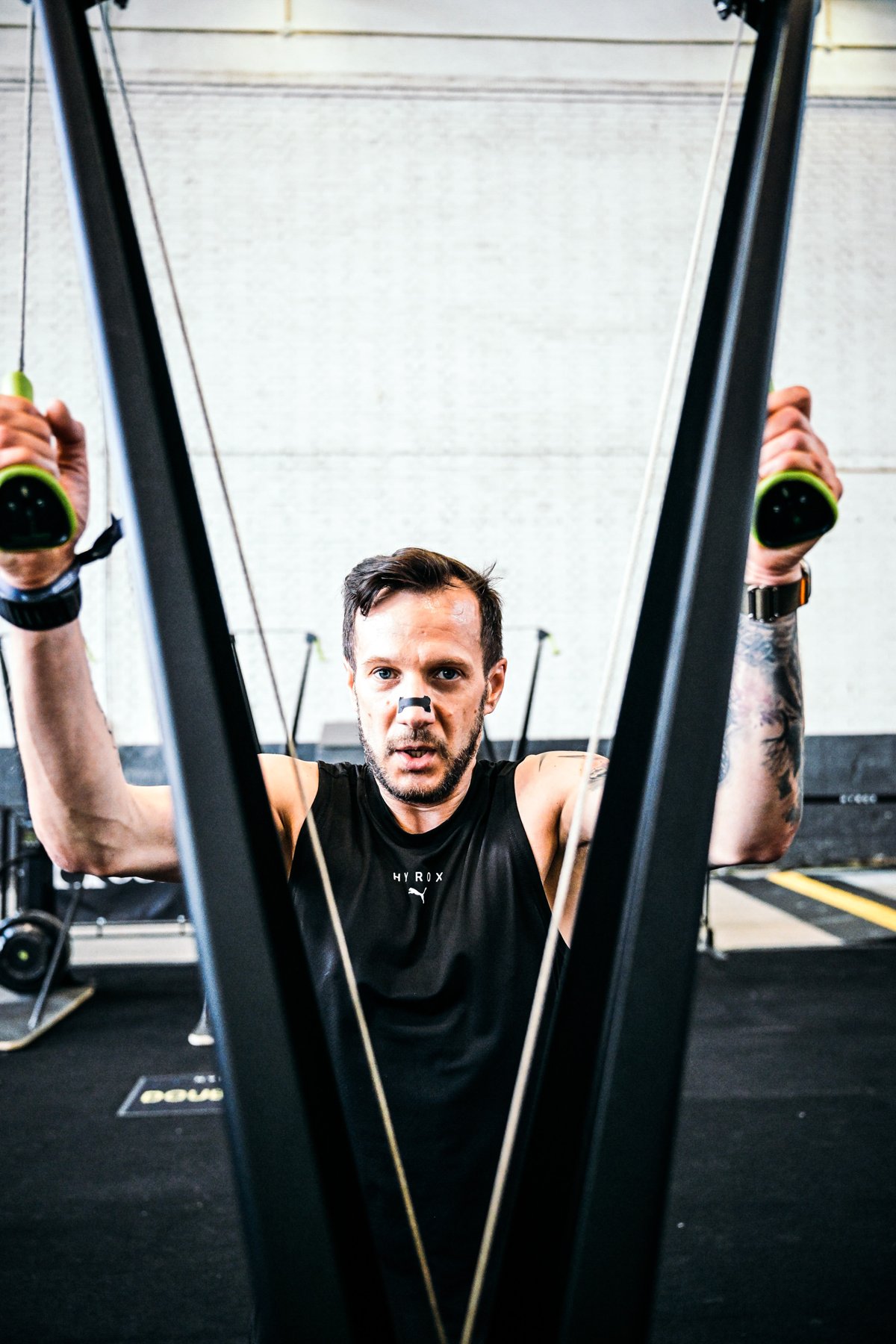 Maik am SkiErg bei HYROX Berlin